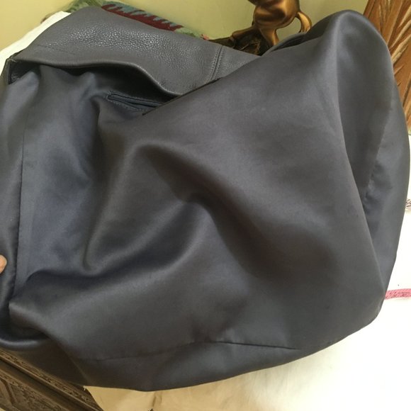 Authentic Coach Avery Hobo Bag - Picture 12 of 16